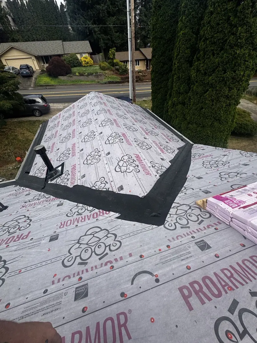 Roof valley and underlayment prepped for shingles by Mistletoe Construction roofers in Douglas County Oregon